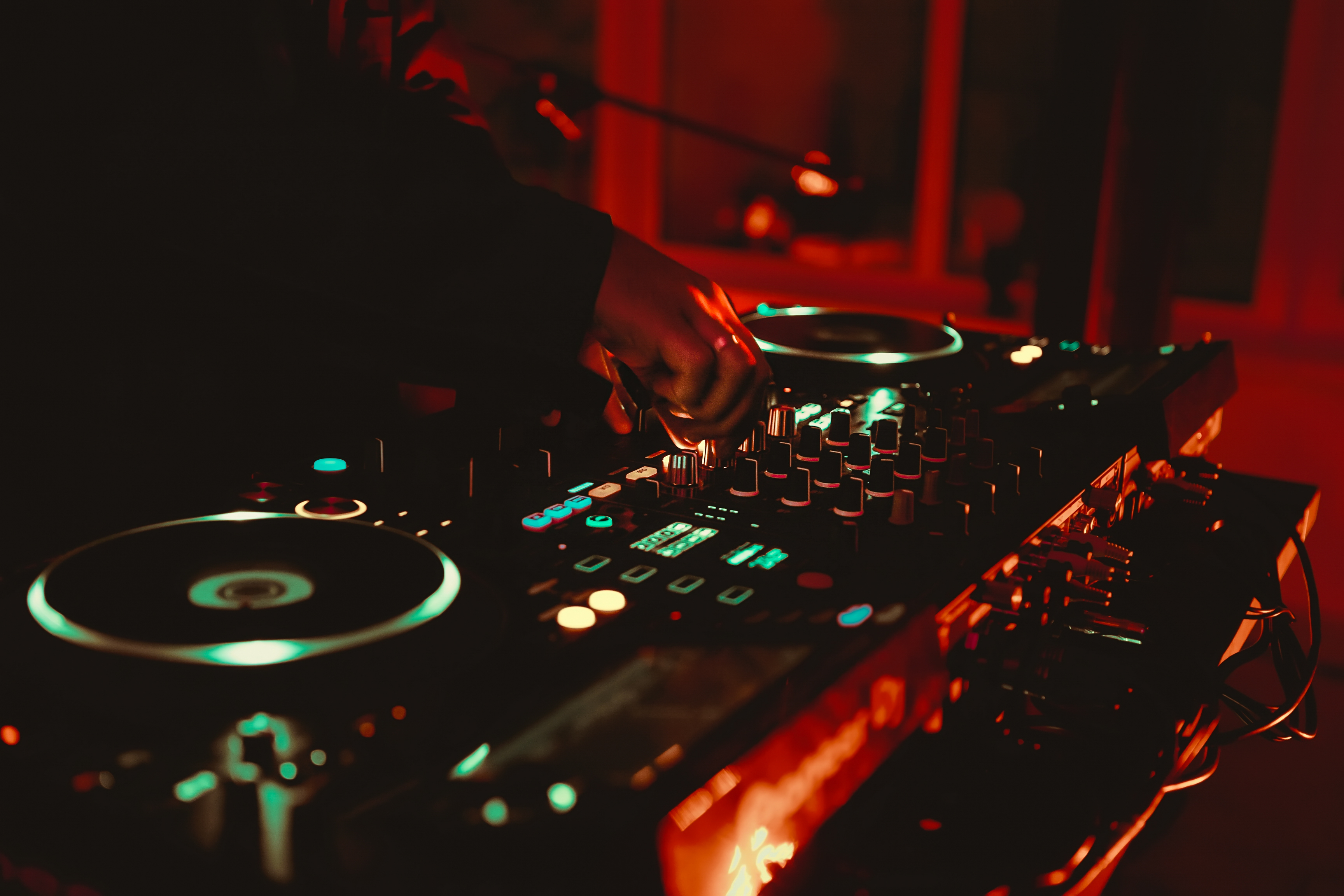 Концерт на теплоходе «Дискотека 80–90-х» со скидкой 30%