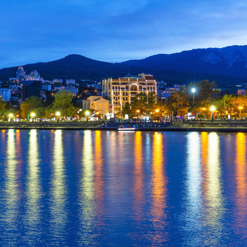 Автобусная экскурсия «Визитные карточки Южнобережья — Вечерняя Ялта» с морской прогулкой со скидкой 20%