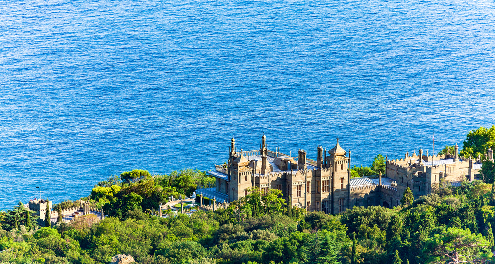 Автобусно-пешеходная экскурсия «Два дворца: Воронцовский и Ливадийский» с морской прогулкой в Ялте