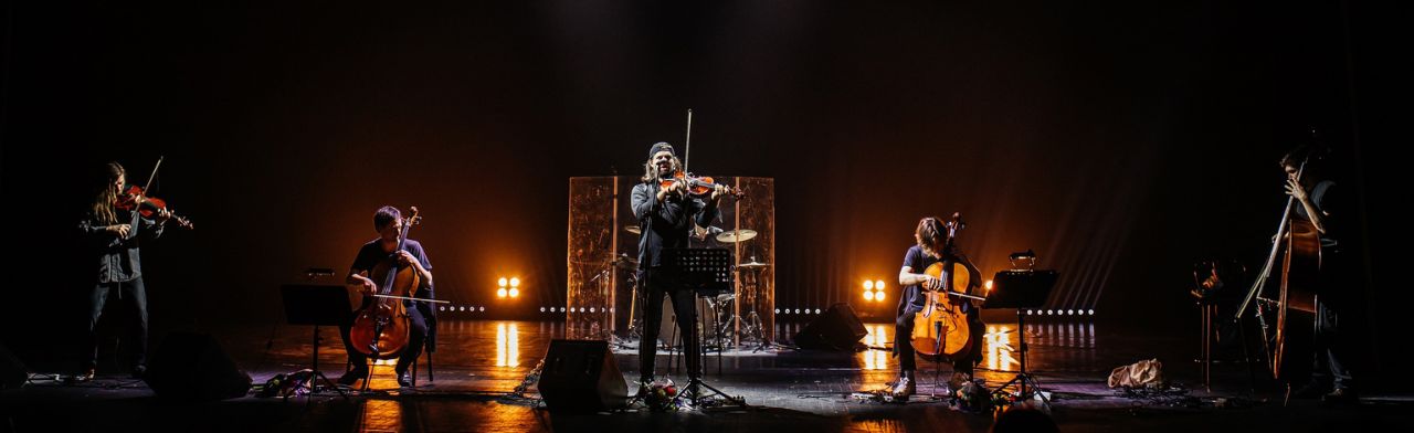 Концерт при свечах «Atomic Cellos: мировые рок-хиты на виолончелях» в Оранжерее со скидкой 30%