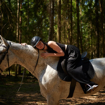 Индивидуальная конная прогулка по лесу