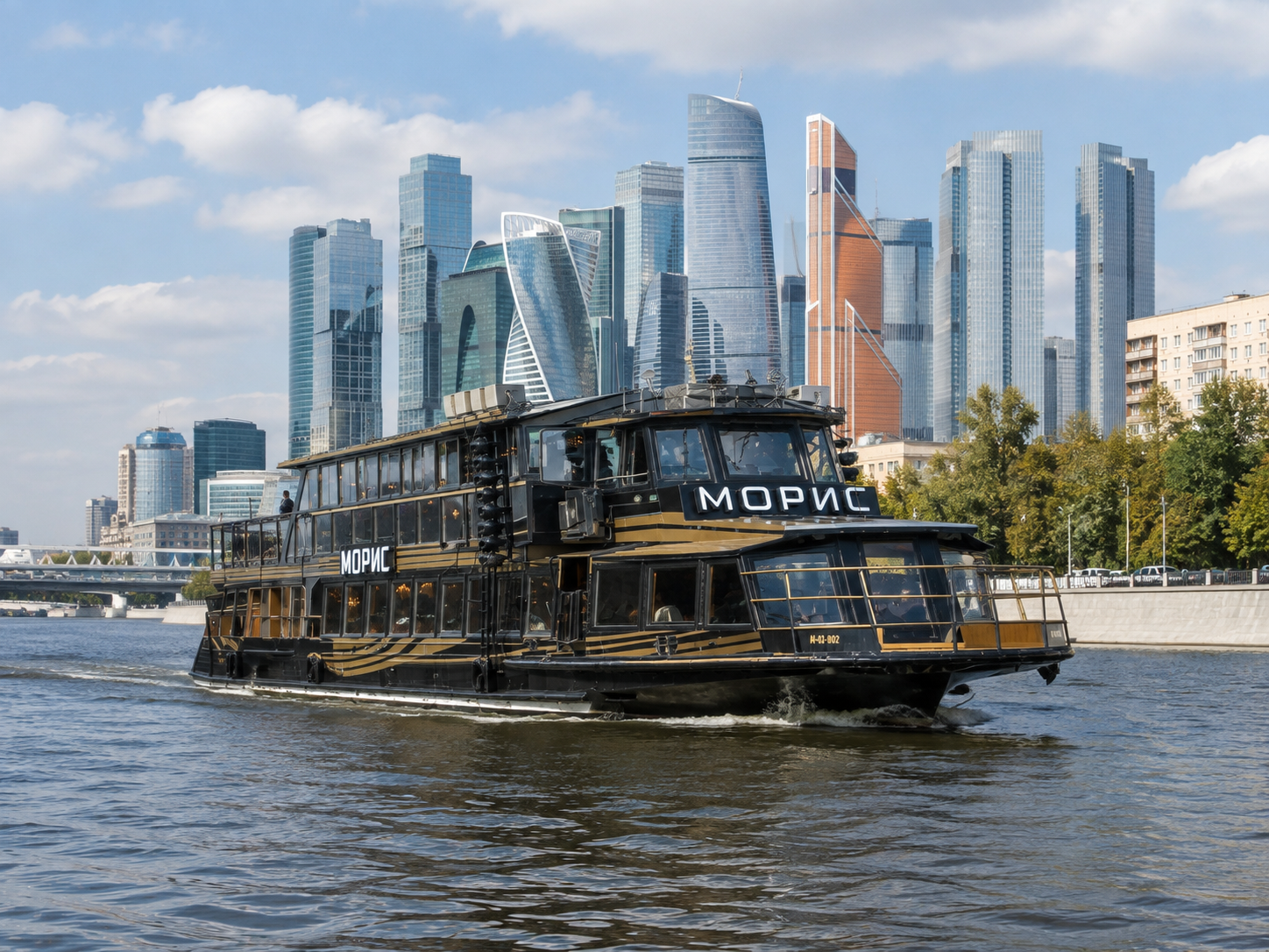 Прогулка по Москве-реке на дизайнерском теплоходе «Морис» от «Сити-Экспо» Прогулка по Москве-реке на дизайнерском теплоходе «Морис» от «Сити-Экспо»