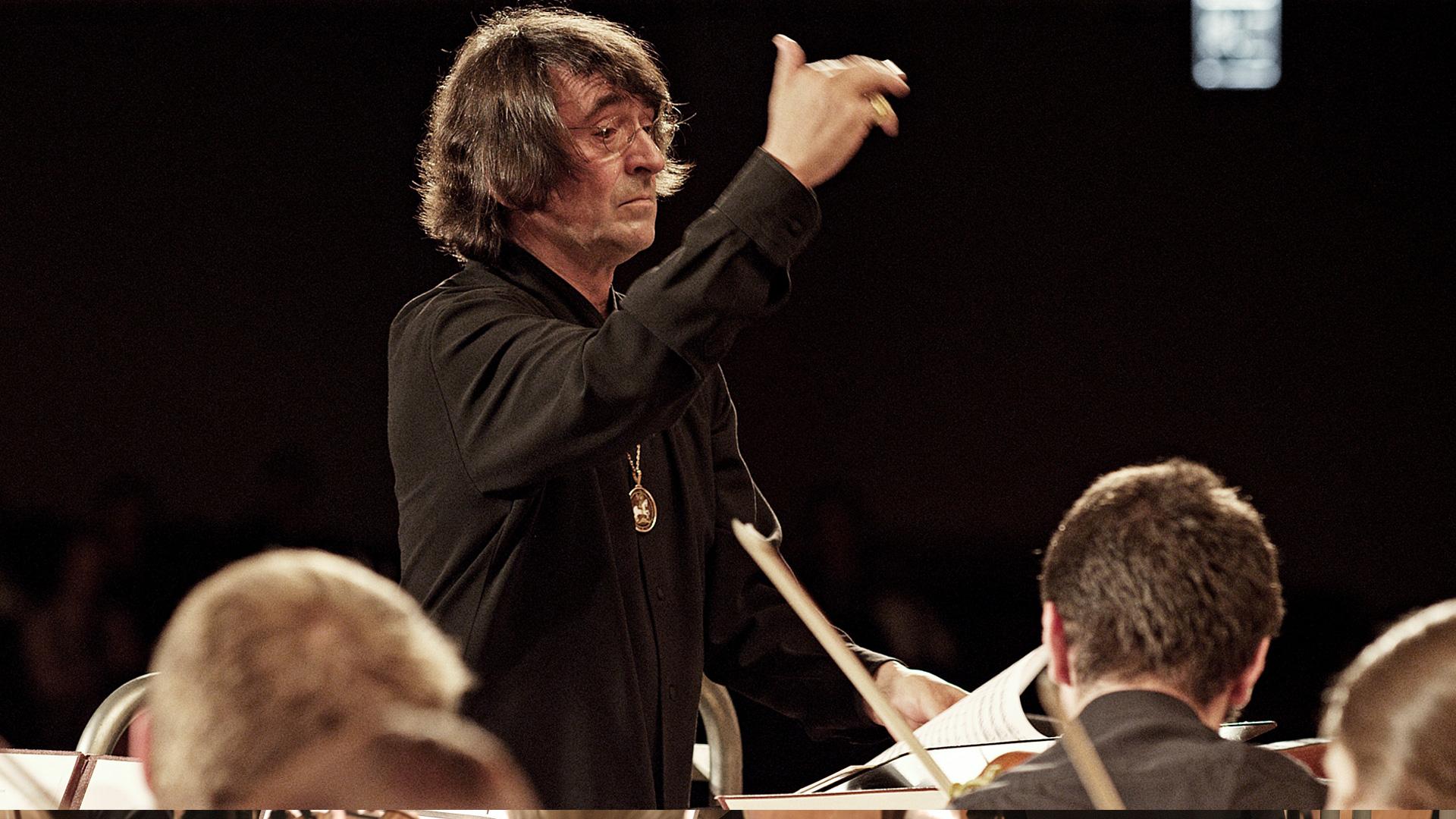 Симфонический оркестр Башмета дал онлайн-концерт в память о жертвах трагедии в Подмосковье