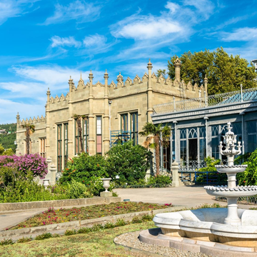 Экскурсия «Комплекс дворцов: Ливадийский и Воронцовский» с прогулкой на катере