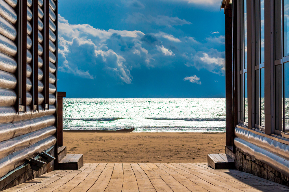 Автобусно-пешеходная экскурсия «Три бухты Приморья: стекло, скалы и песок»