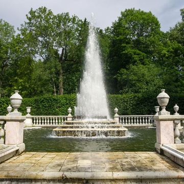 Автобусная экскурсия в Петергоф «Нижний парк» со скидкой до 59%