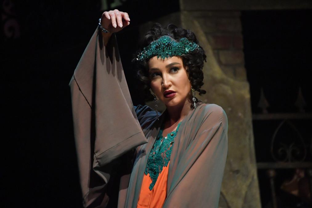 Поп-звёзды на театральной сцене