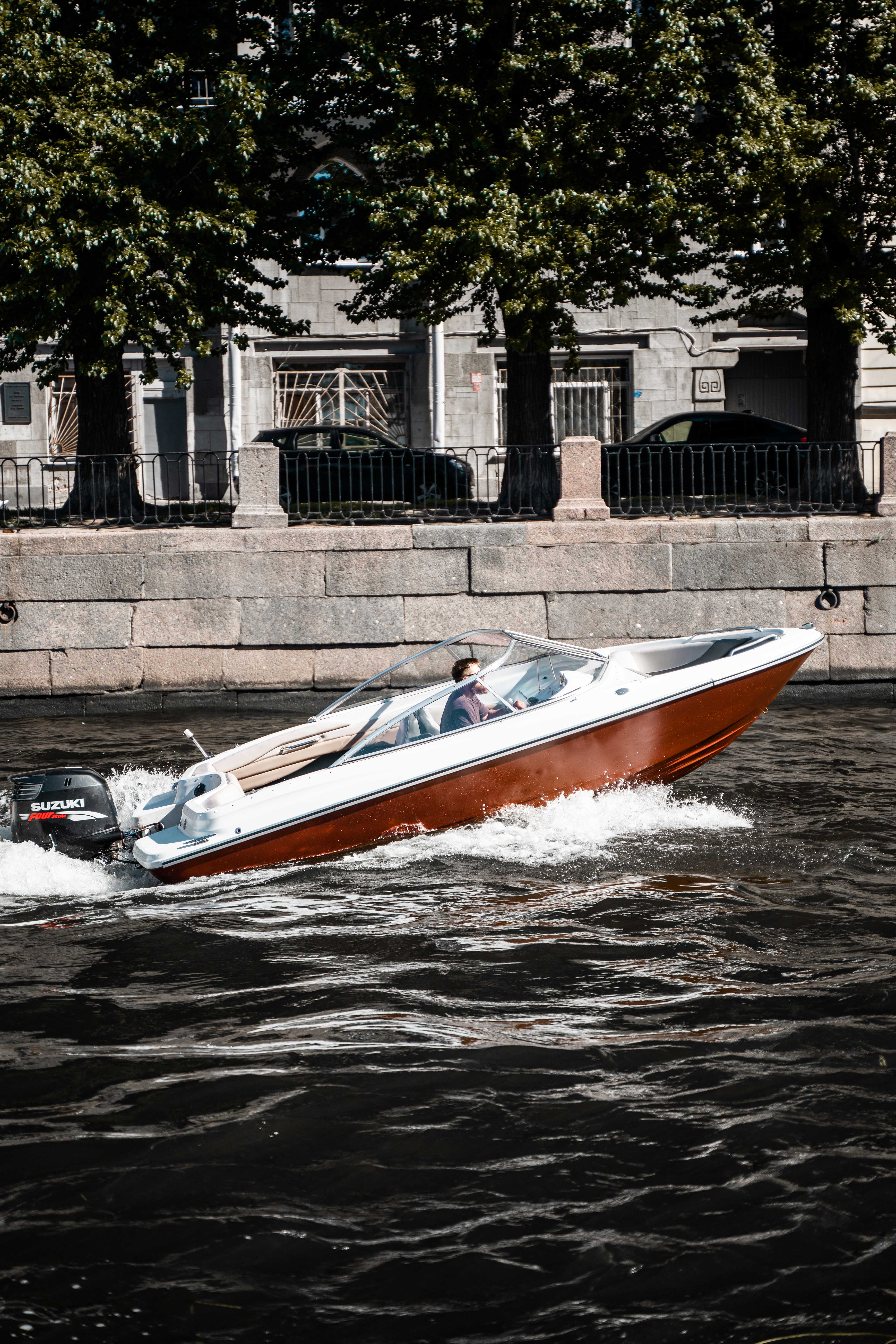 Аренда катера «Сабай» с капитаном со скидкой 32%