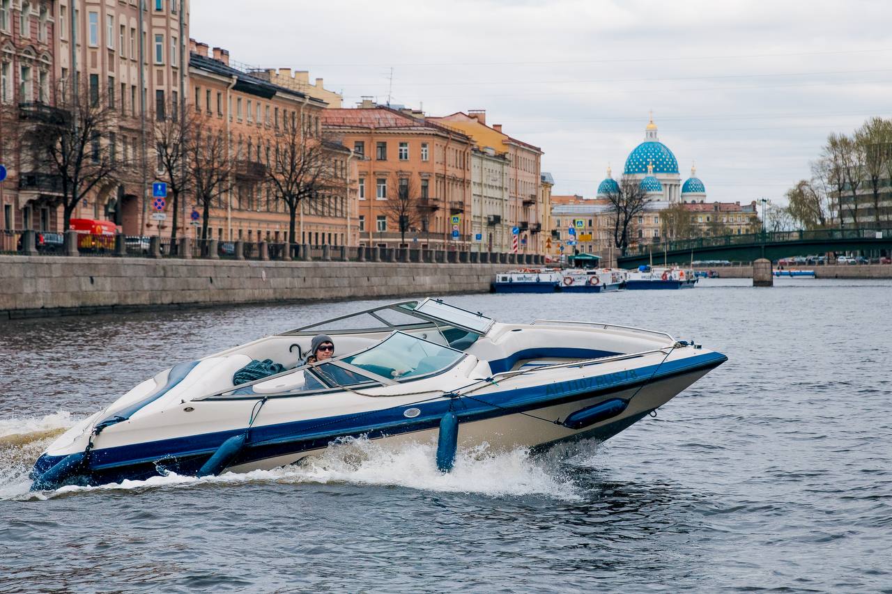 Аренда катера Crownline 212 с капитаном со скидкой 20%