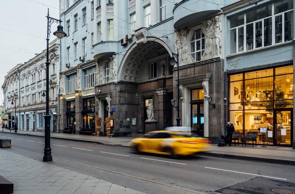 Госдума приняла закон о локализации такси