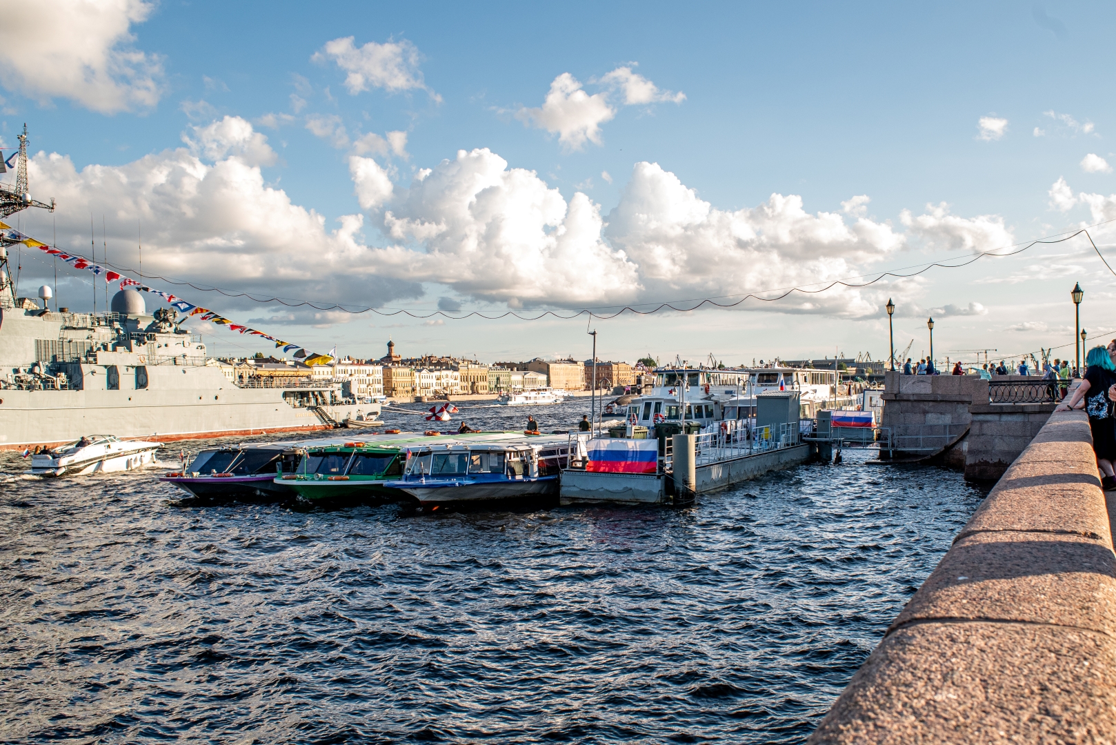 Причал на Университетской набережной, 13