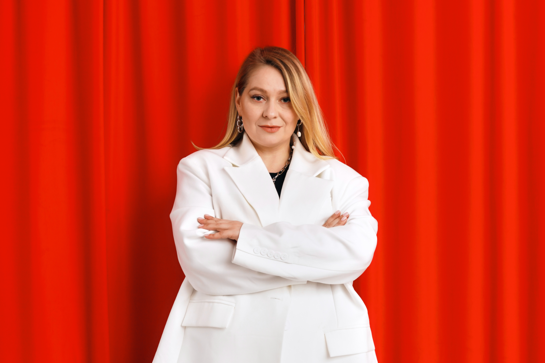 Концерт «Шоу женских историй» в баре «Сплетни» от Анны Асти со скидкой 20%