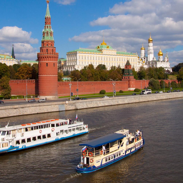 Речная прогулка на ретро-теплоходе «Лоцман» от «Парка Горького» до парка «Зарядье» Речная прогулка на ретро-теплоходе «Лоцман» от «Парка Горького» до парка «Зарядье» со скидкой 50%