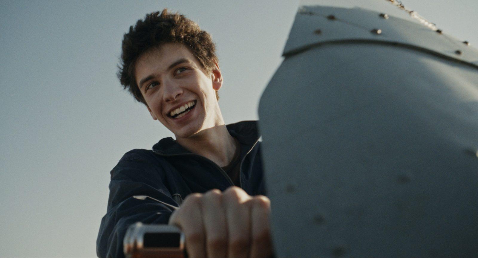 Новые фильмы и сериалы апреля 2026: что смотреть в кино и онлайн