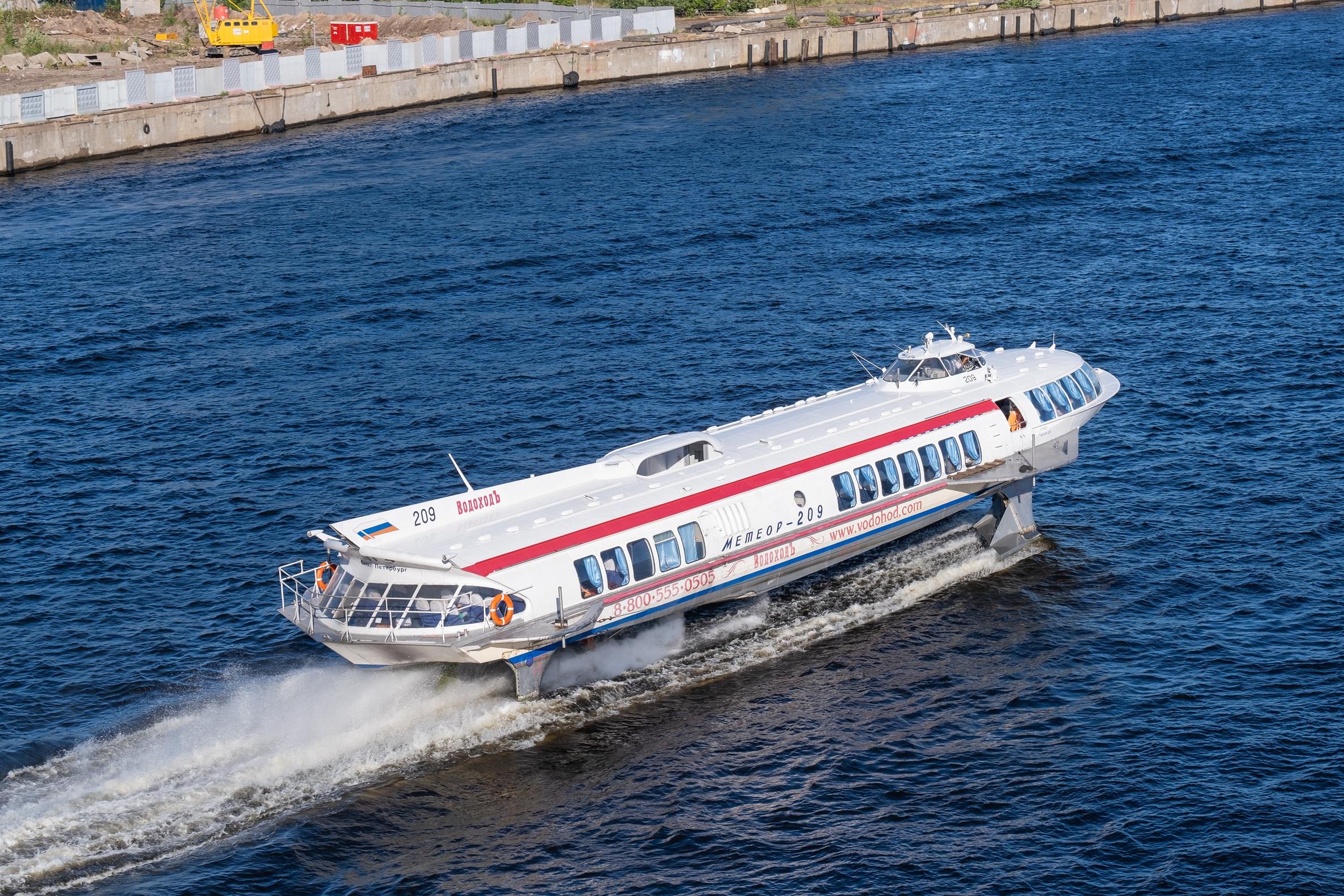 Поездка на «Метеоре» по Неве «Городская регулярная линия» от причала «ВодоходЪ»