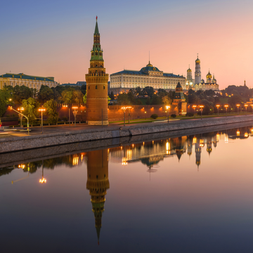 Круговая речная прогулка по центру Москвы от Парка «Зарядье» со скидкой 50%