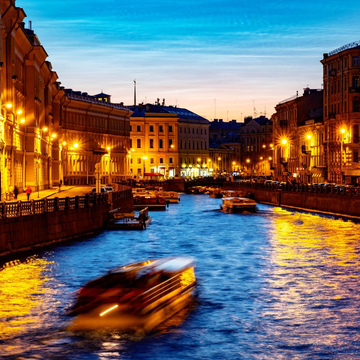 Ночная прогулка на теплоходе по рекам и каналам со скидкой 51%