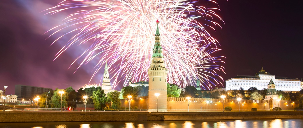 День победы с просмотром городского салюта на теплоходе «Столица-1»