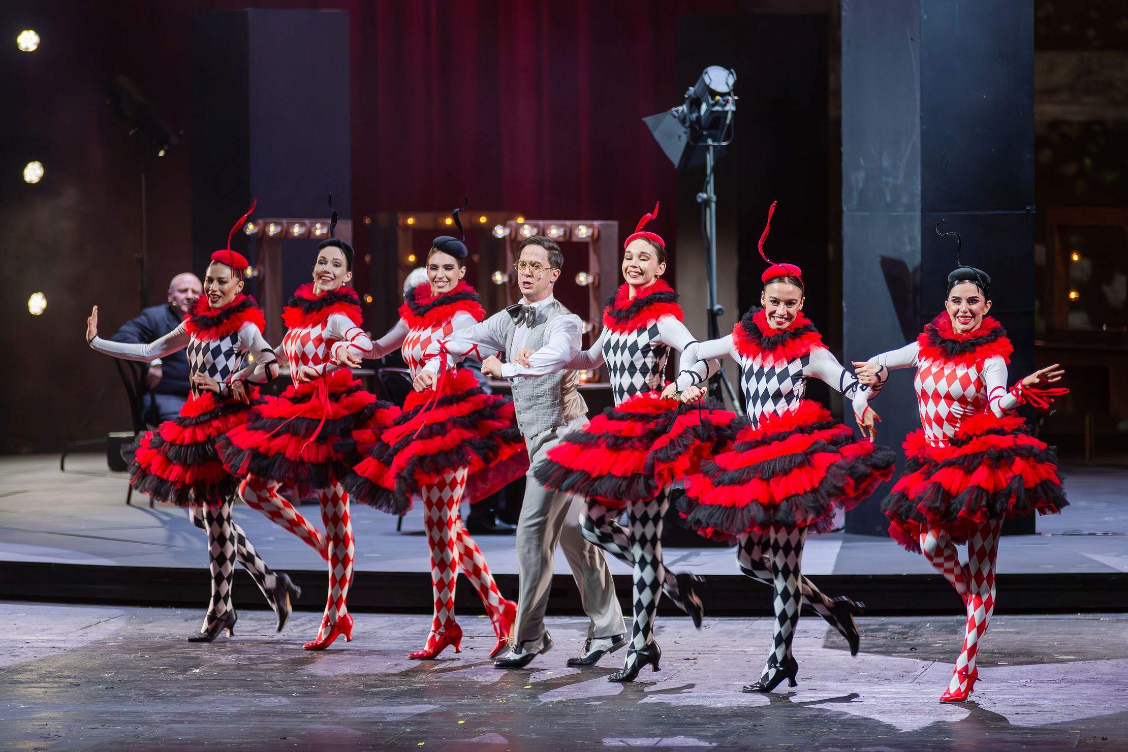 Спектакль-концерт «Дорога к жизни» в Александринском театре Спектакль-концерт «Дорога к жизни» в Александринском театре