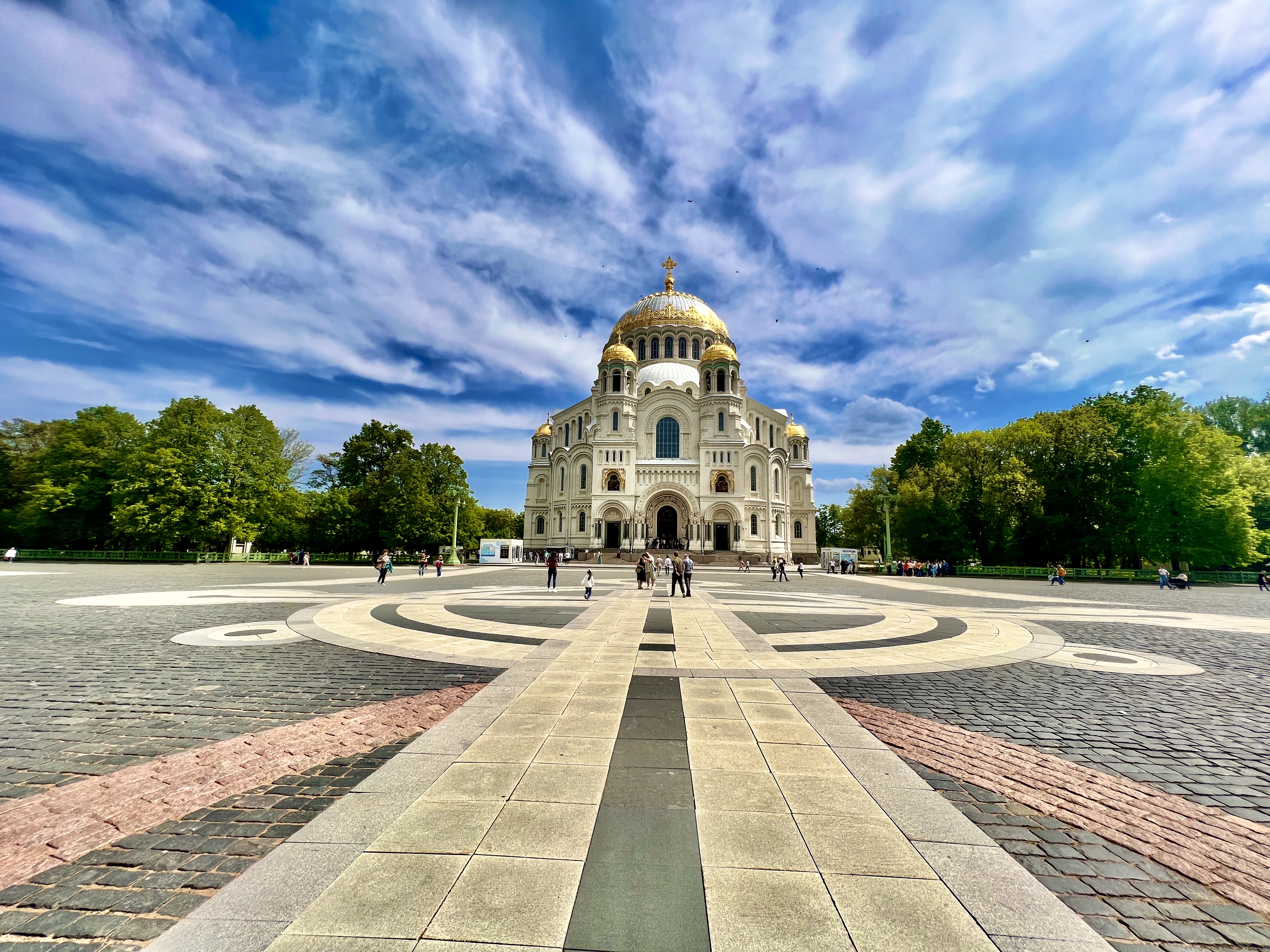 Авторский автобусный тур «Кронштадт—Петергоф» со скидкой 43%