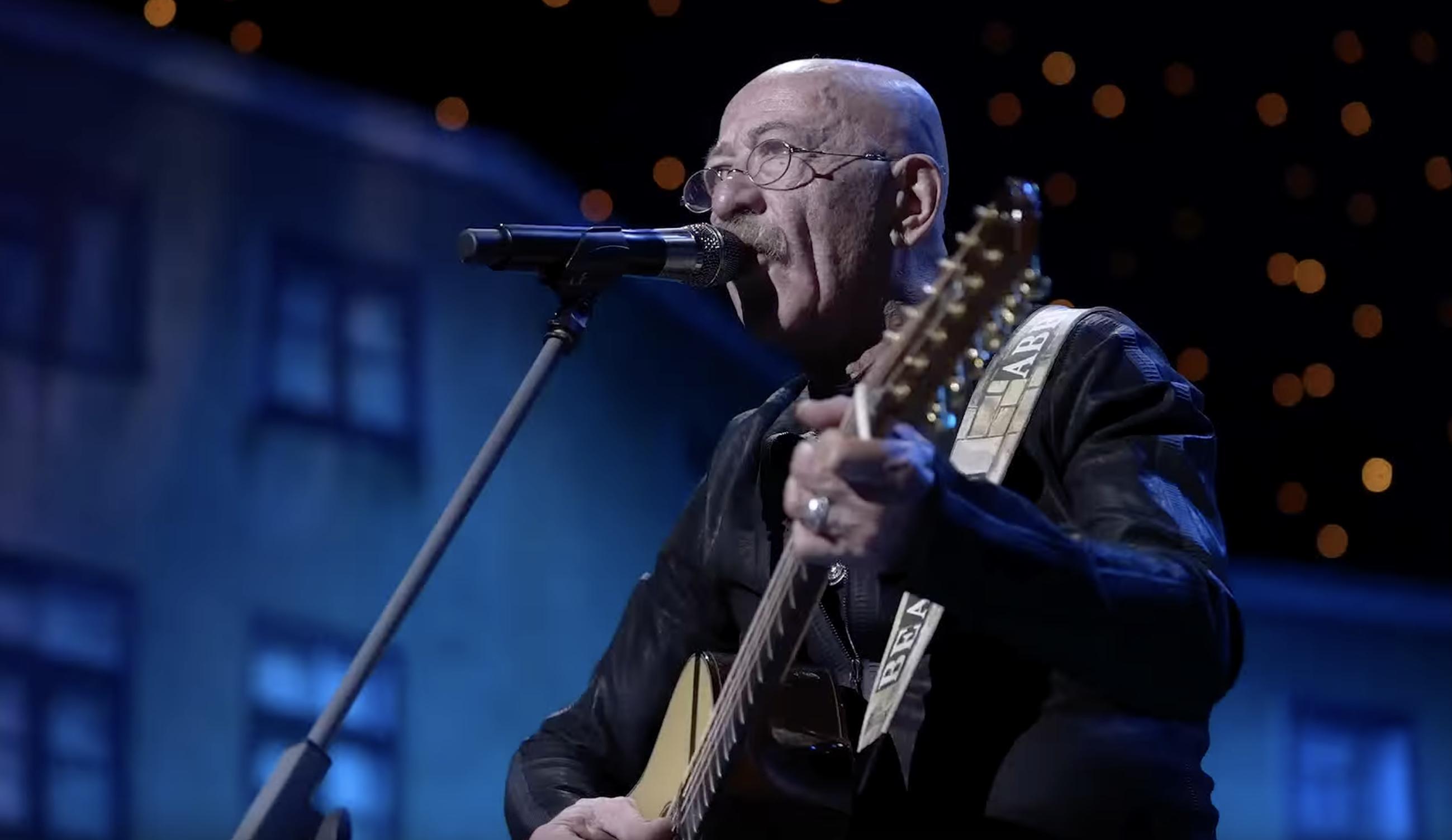 От городских романсов до блатных песен: история шансона