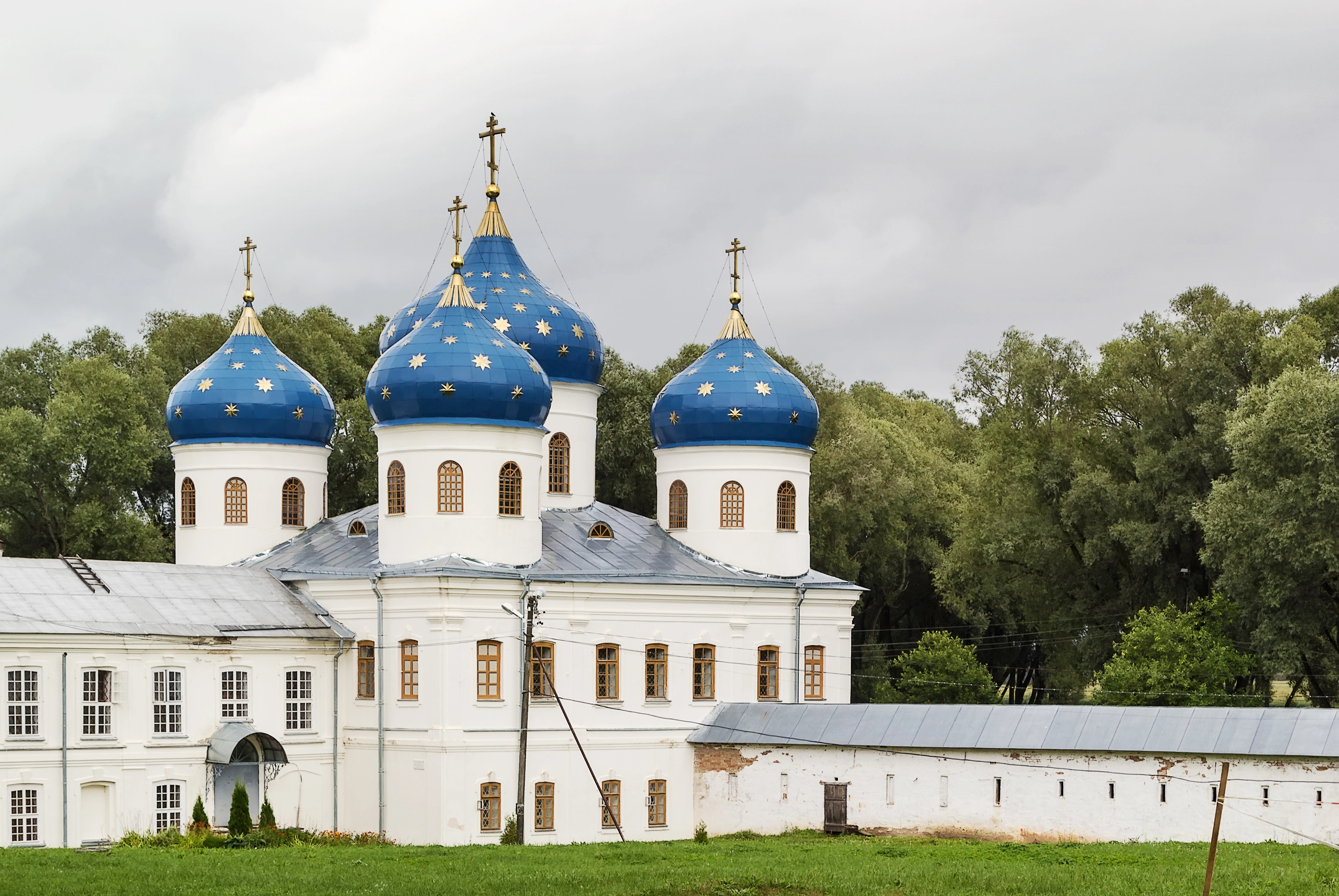 Автобусная экскурсия «Русь Новгородская: Кремль, монастырь и деревянная сказка» Автобусная экскурсия «Русь Новгородская: Кремль, монастырь и деревянная сказка»