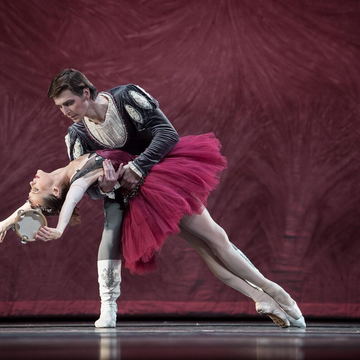 Гала-концерт «Балетная рапсодия» с участием Фаруха Рузиматова в Эрмитажном театре со скидкой 20%