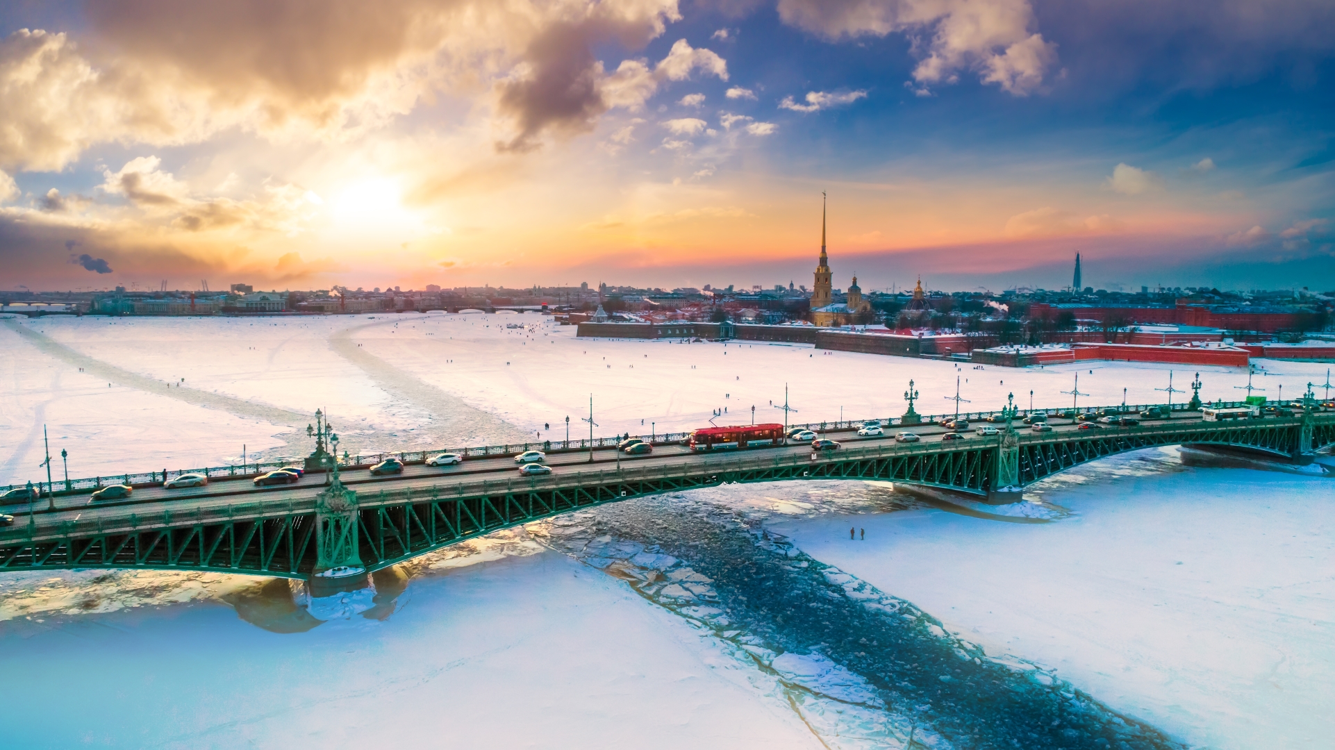 Обзорная автобусная экскурсия по Санкт-Петербургу Обзорная автобусная экскурсия по Санкт-Петербургу со скидкой 35%