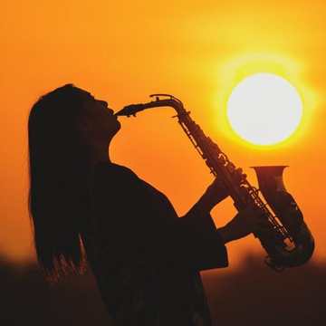 Джазовая прогулка на большом комфортабельном двухпалубном теплоходе во время заката со скидкой 50%