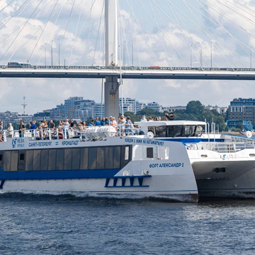 Поездка на скоростном катамаране «Котлин» из Санкт-Петербурга в Кронштадт