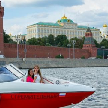 Путешествие на катере «Стремительный» по центру Москвы со скидкой 20%