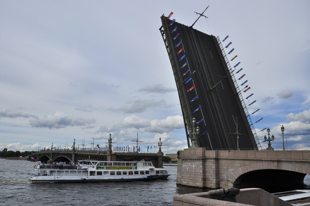 Причал на Дворцовой набережной, 6 (Троицкий мост)