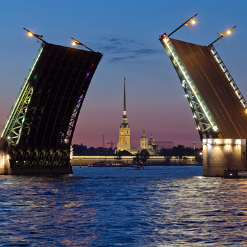 Ночная водная комбо-экскурсия «Весь Петербург» на теплоходе под разводными мостами со скидкой до 26%
