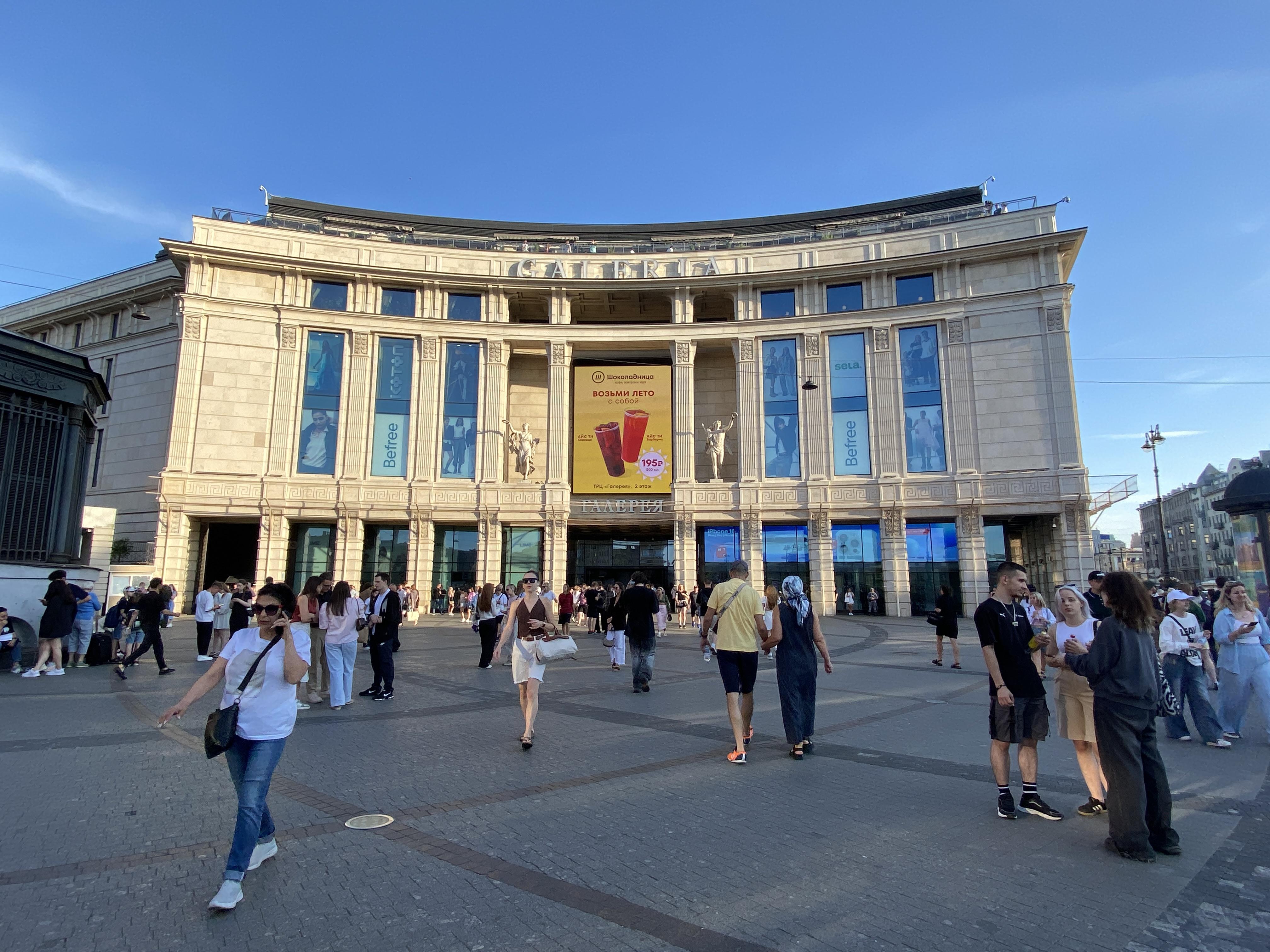 9 мая в СПб закроют торговые центры на Невском проспекте