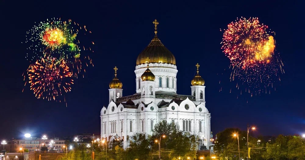 Прогулка с просмотром городского салюта 9 мая на панорамном теплоходе «Москва Ривер»