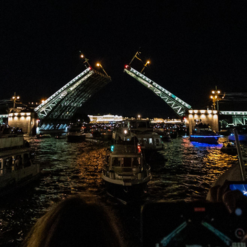 Ночная прогулка на теплоходе «Час разводных мостов» со скидкой до 36%