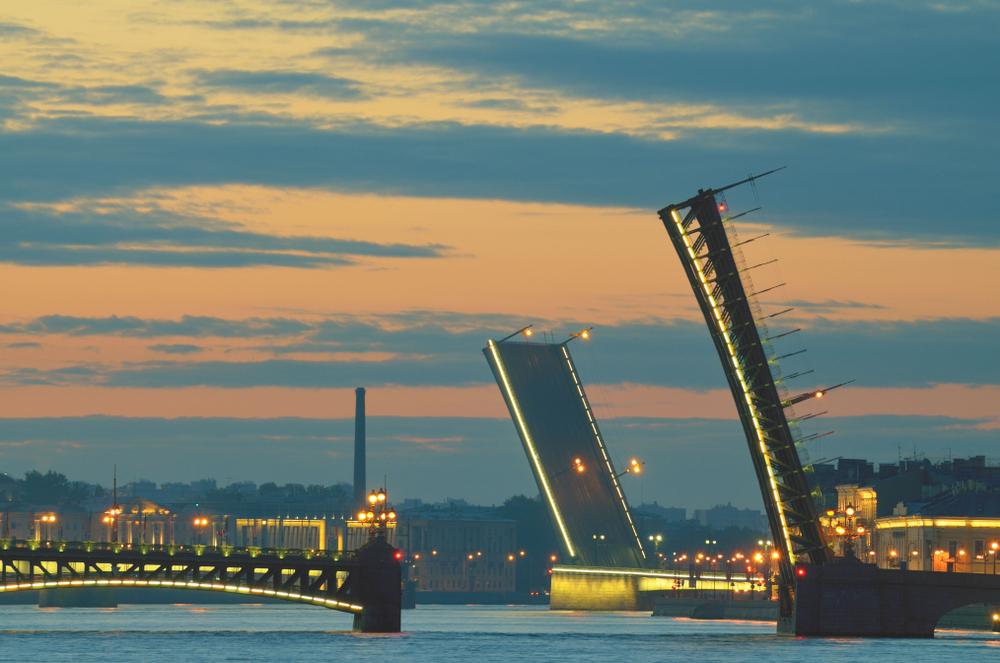 Чек-лист на белые ночи 2025: куда сходить и что посмотреть в Петербурге