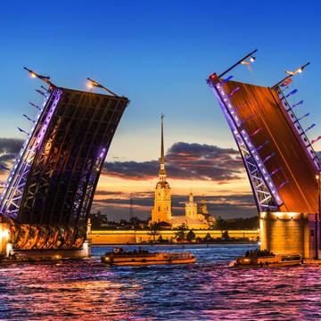 Ночная прогулка «Город Белых ночей» в салоне двухпалубного теплохода со скидкой 67%