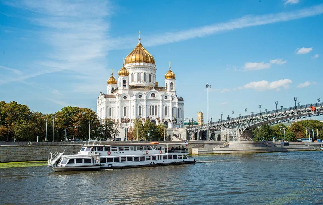 Прогулка по круговому маршруту на комфортабельном теплоходе «Флагман» от причала «Китай-города/Устьинского моста» Прогулка по круговому маршруту на комфортабельном теплоходе «Флагман» от причала «Китай-города/Устьинского моста»