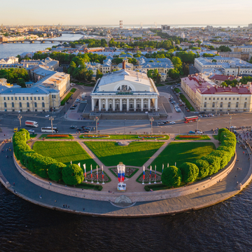 Пешеходная стендап-экскурсия по Васильевскому острову со скидкой 20%
