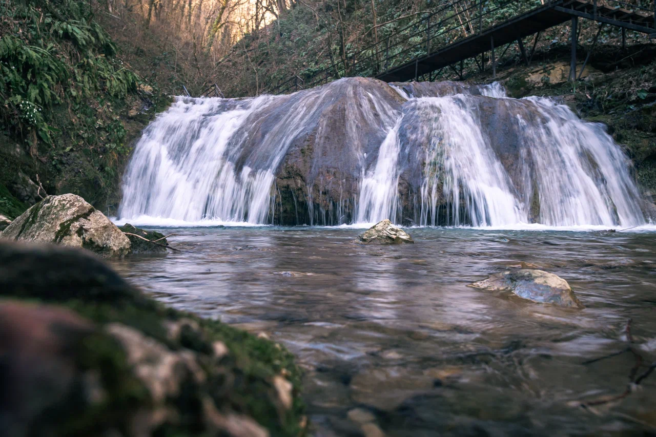 Автобусная экскурсия «33 водопада и Кавказское шоу» со скидкой 44%