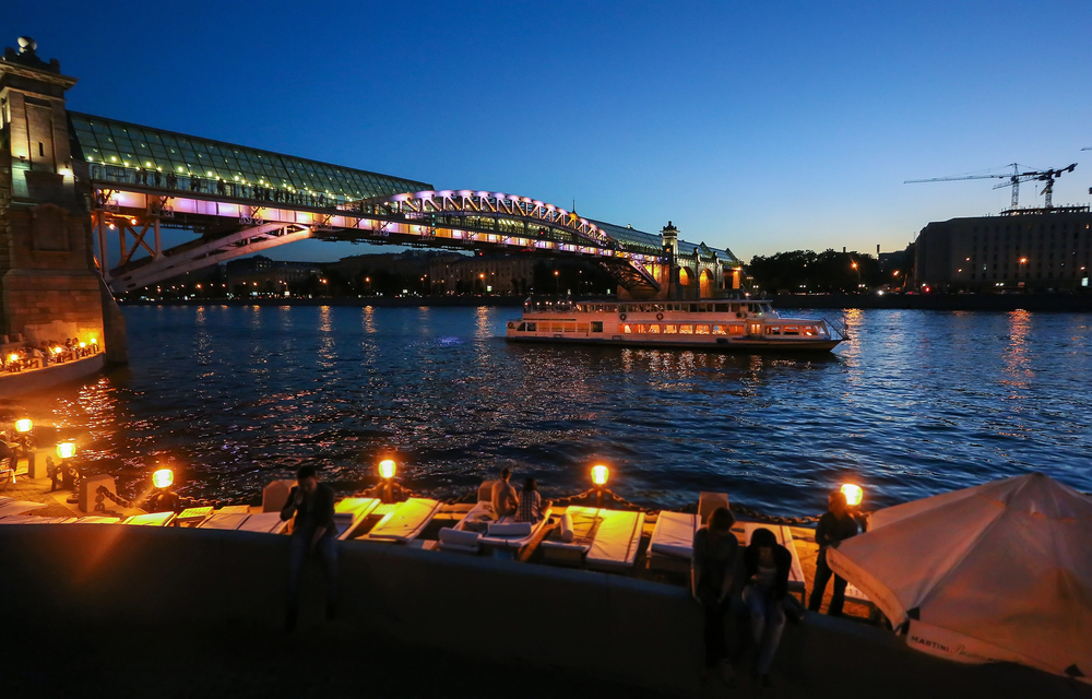 Вечерняя прогулка на теплоходе «Муз-экспресс» с ужином и диджеем на борту