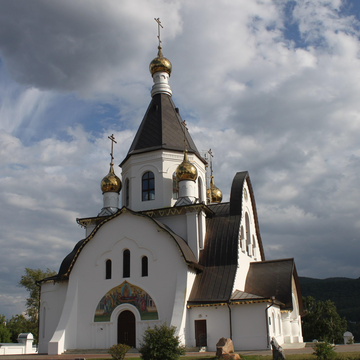 Индивидуальная экскурсия «Обители и судьбы»: мужской монастырь, храм и смотровая площадка со скидкой 20%