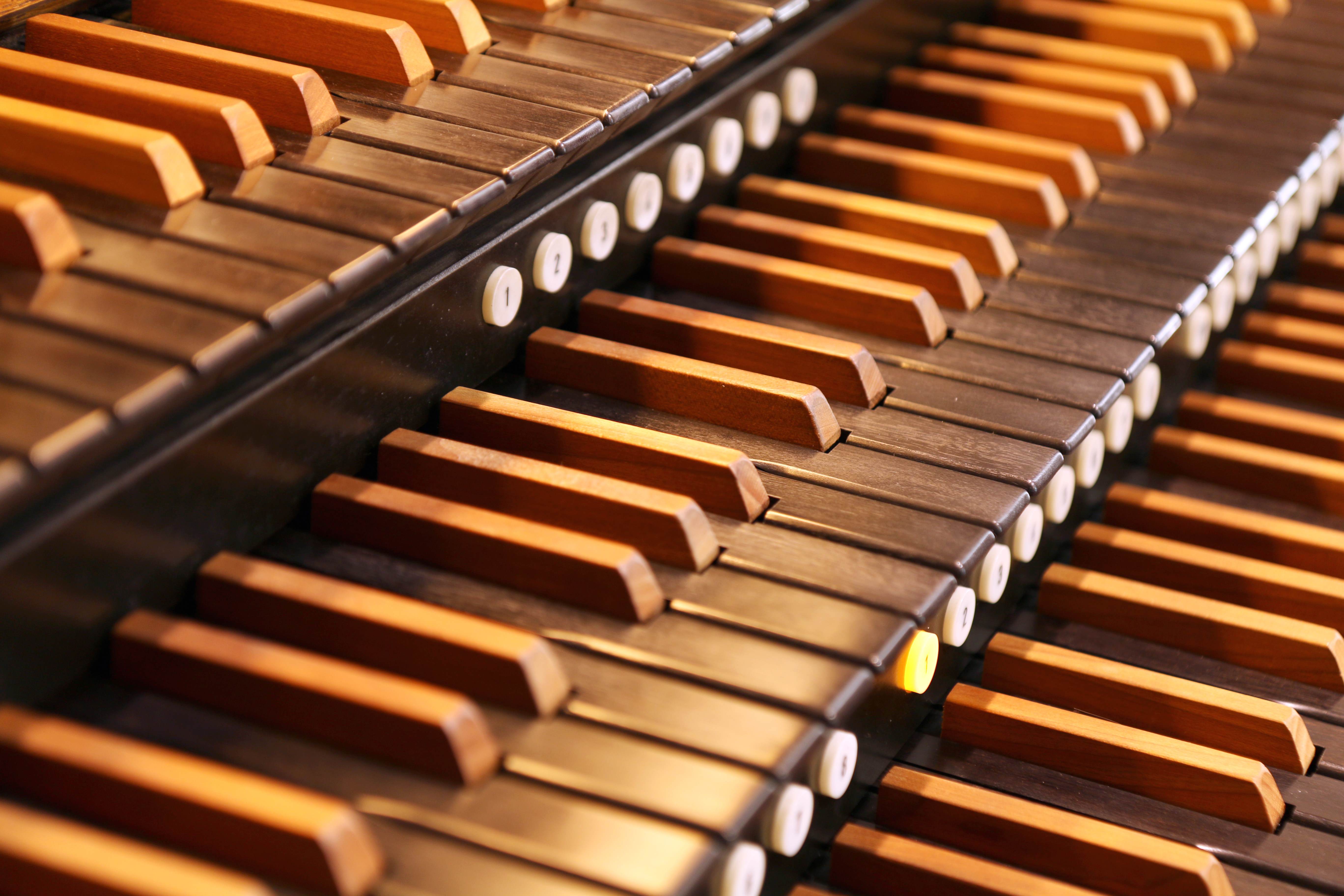 Органный концерт при свечах «Саундтреки, рок-хиты и нескучная классика» со скидкой 30%