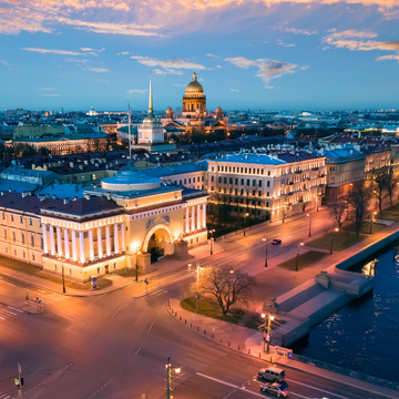 Прогулка на теплоходе «Ночной Петербург» от Эрмитажной пристани со скидкой 50%