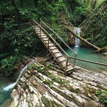 Автобусная экскурсия «33 водопада и Кавказское застолье» со скидкой 30%