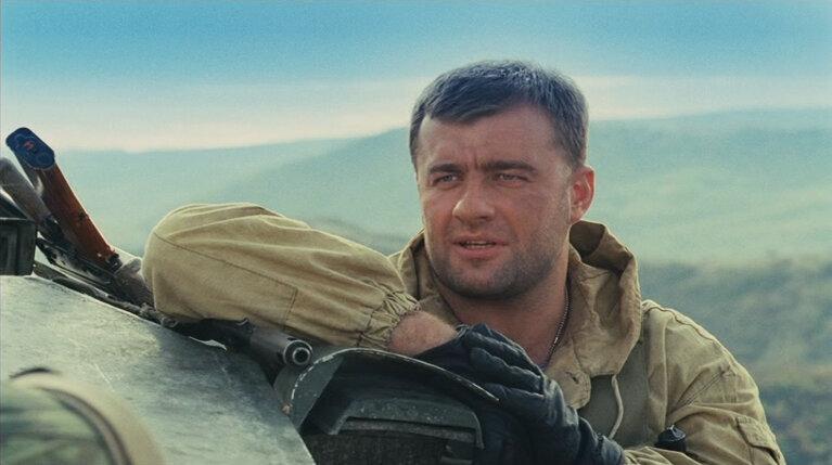 Армейский альбом: вспоминаем, кто из знаменитостей служил в армии