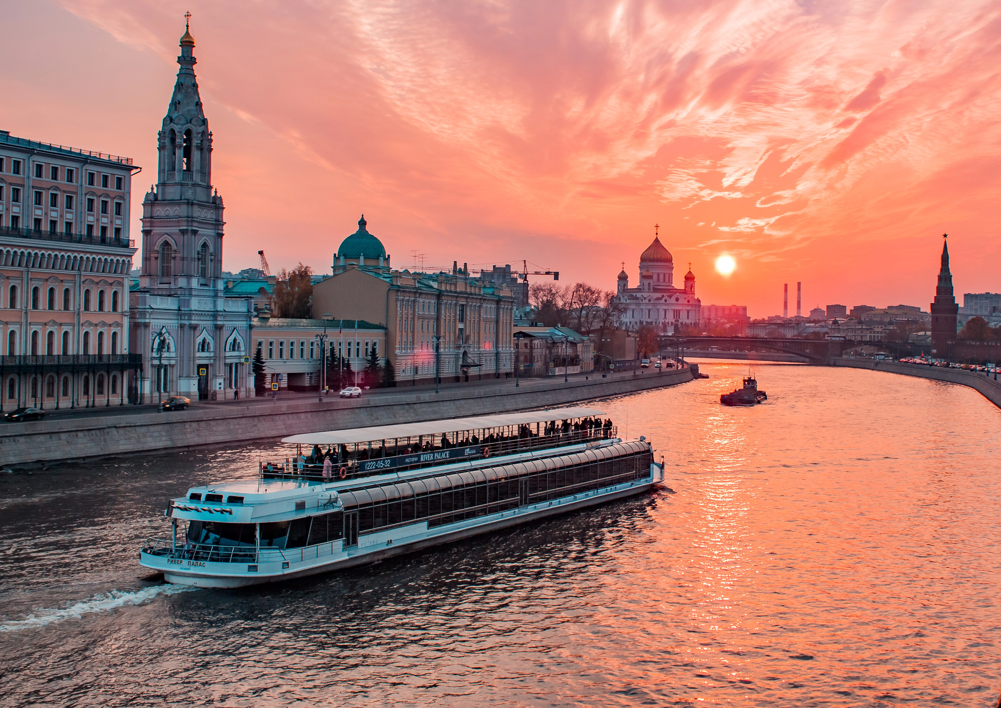 Кремлёвская ночная прогулка от Киевского вокзала со скидкой 50%