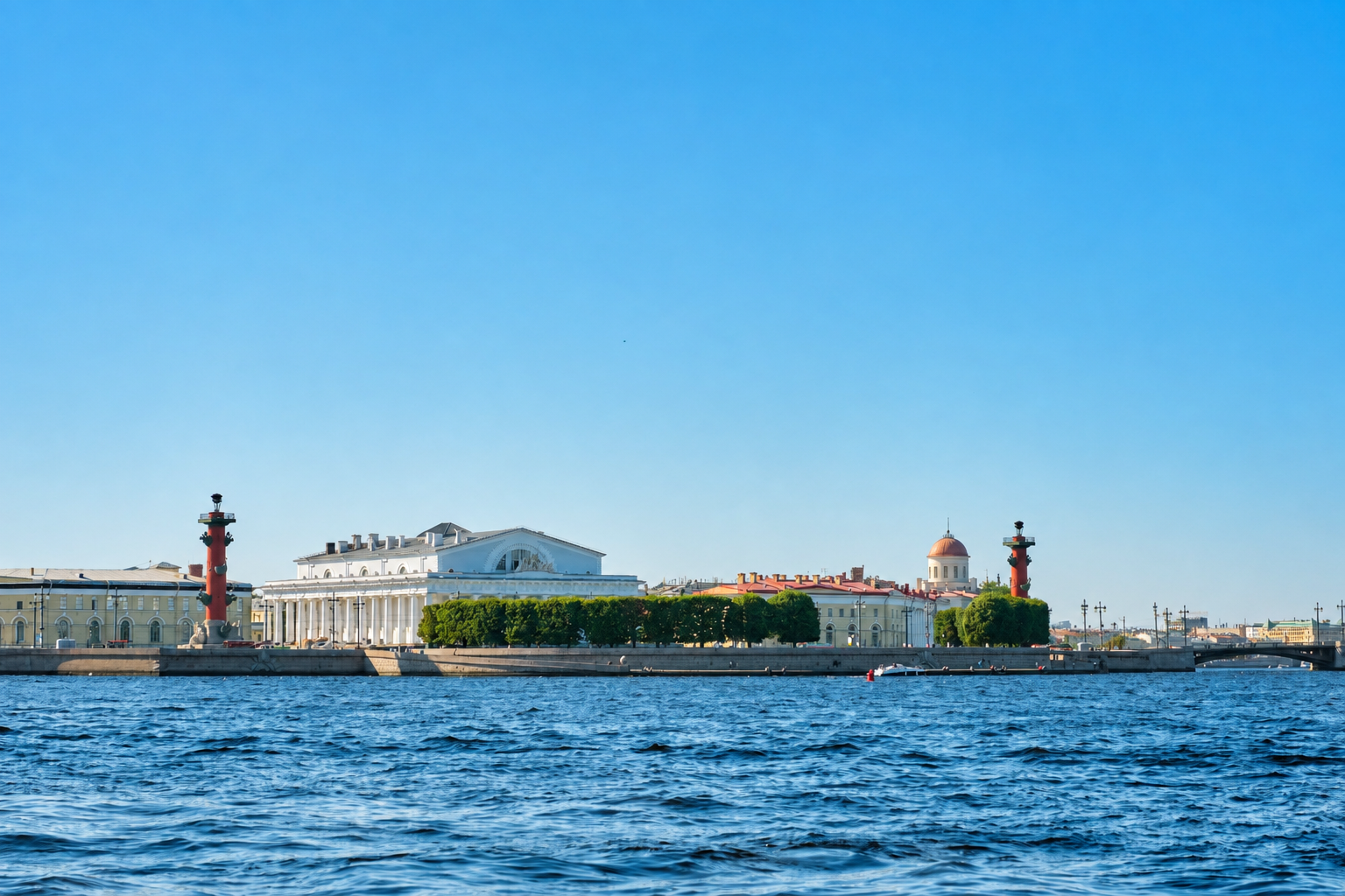 Водно-пешеходная экскурсия по городу и киностудии «Киноград на воде» со скидкой 26%