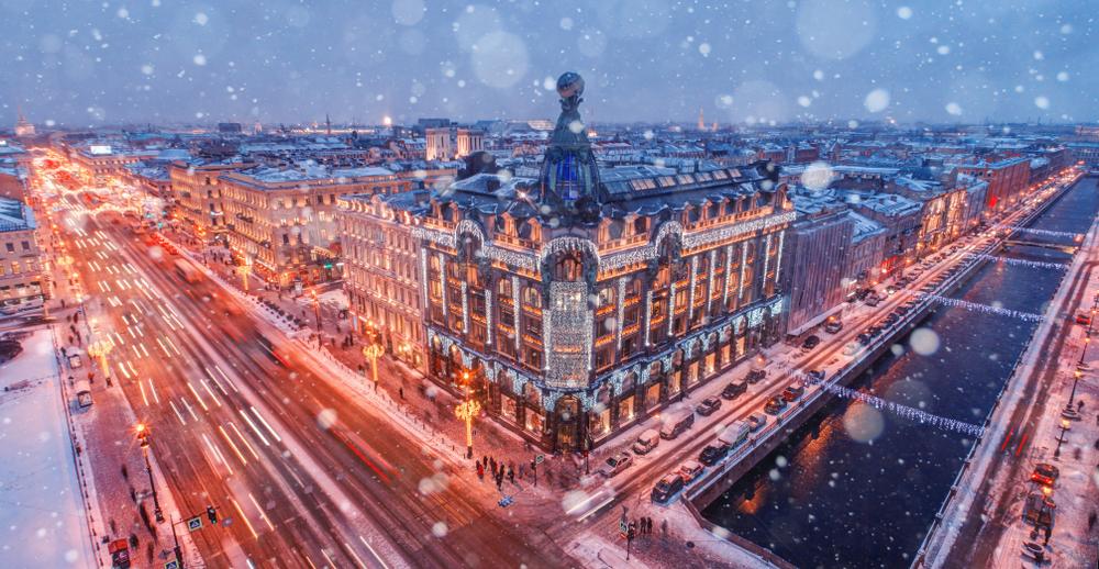 Новогодний Петербург 2025–2026: где искать красивые локации
